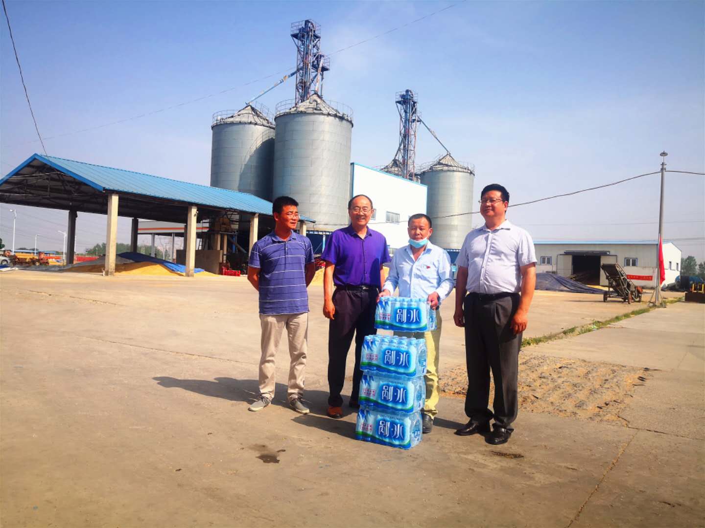 淮南農(nóng)場(chǎng)公司領(lǐng)導(dǎo)慰問(wèn)種業(yè)分公司一線員工